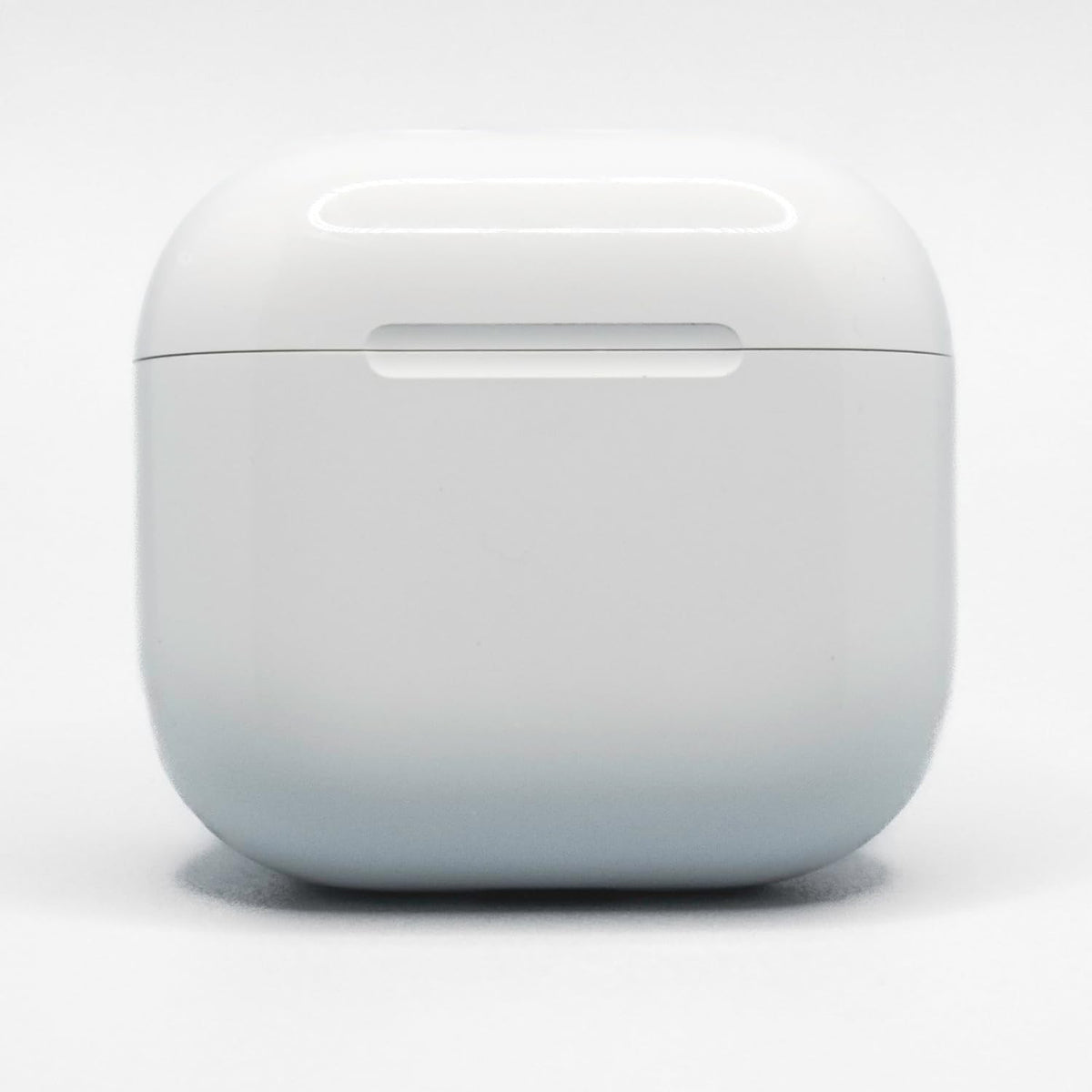 Apple AirPods 4 Charging Case A3058 White Excellent